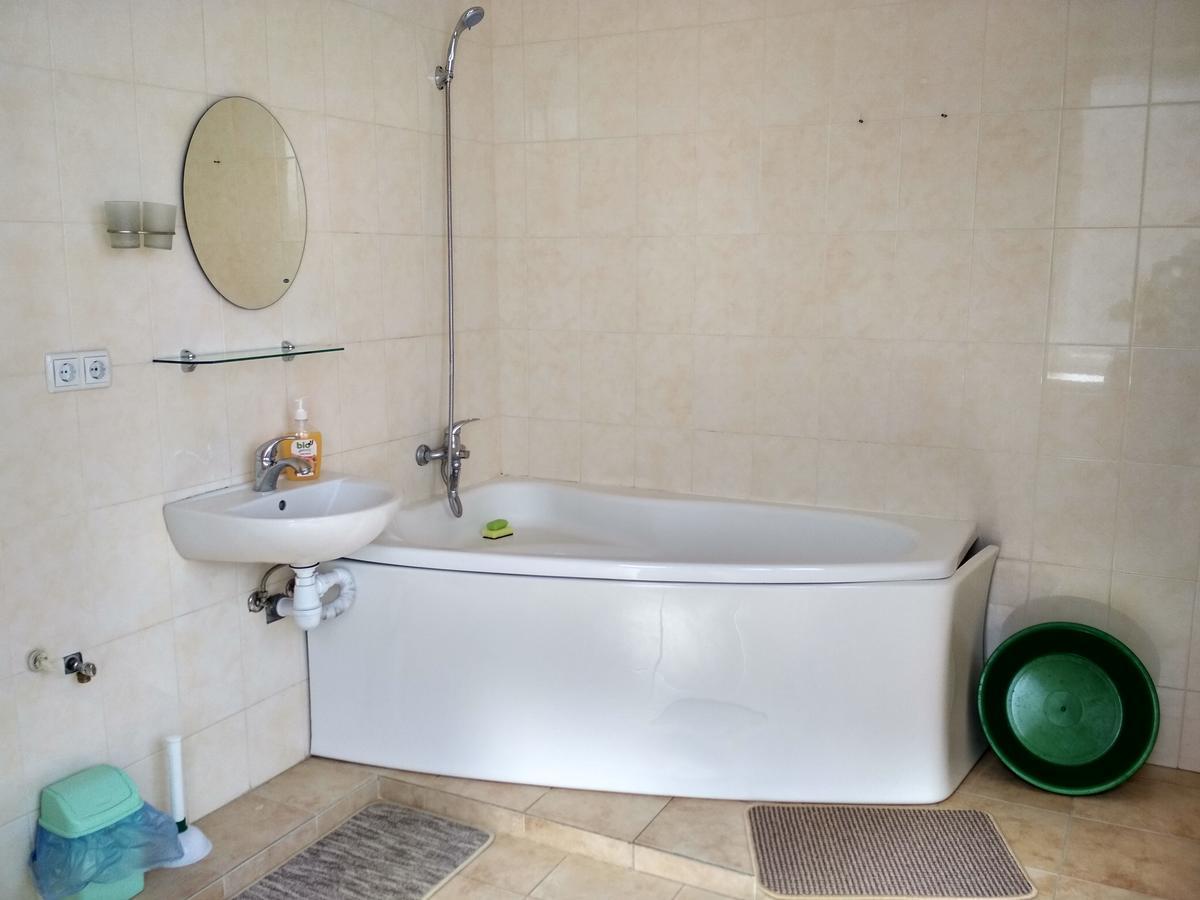 Apartments "Domovik" Івана Парканія 2А Кв 19 Moekatsjeve Buitenkant foto